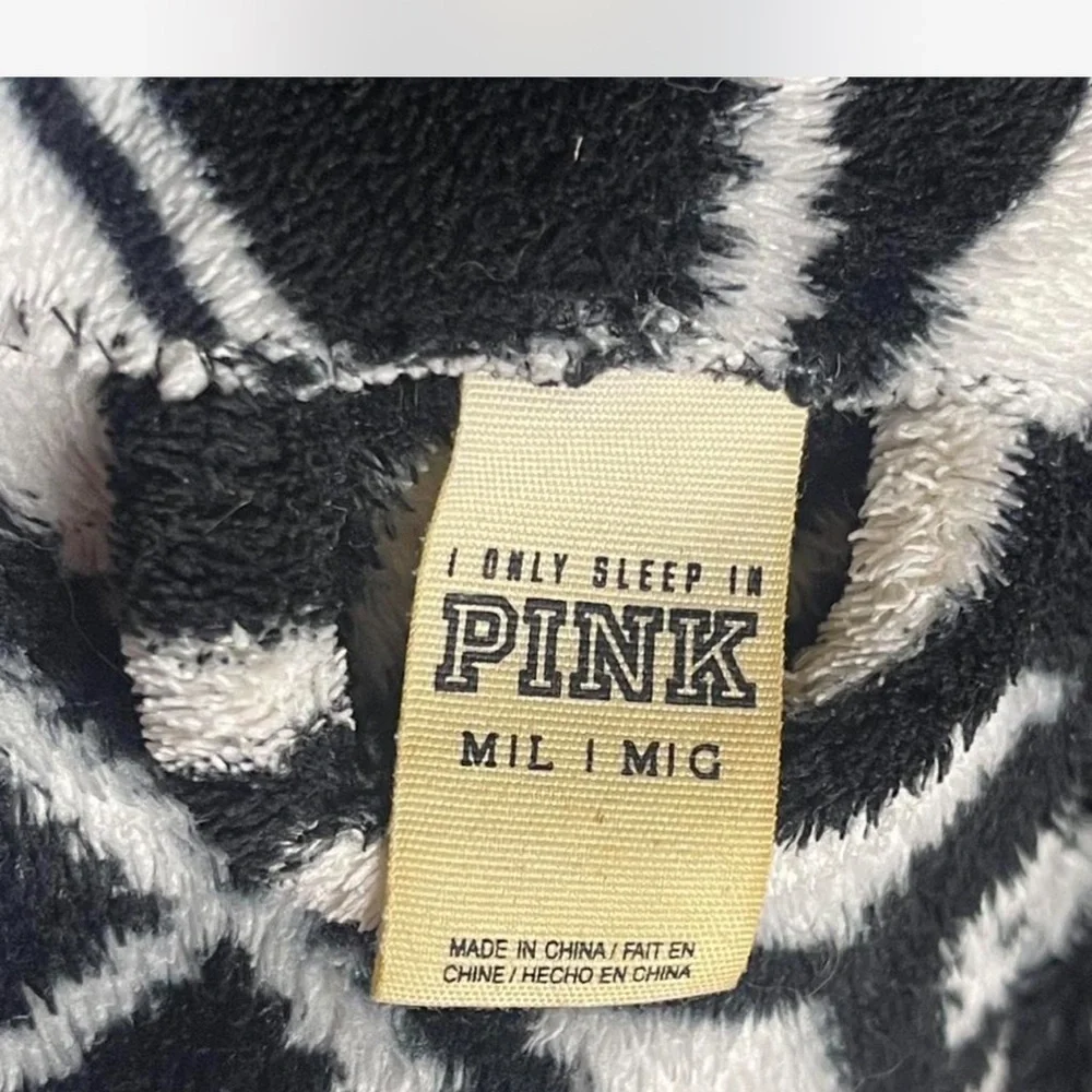 PINK Victoria’s Secret Black & White Fleece Robe Size M/L | Cozy Winter Holiday
